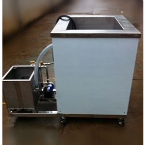 汽車零部件生產(chǎn)用超聲波清洗機(jī)